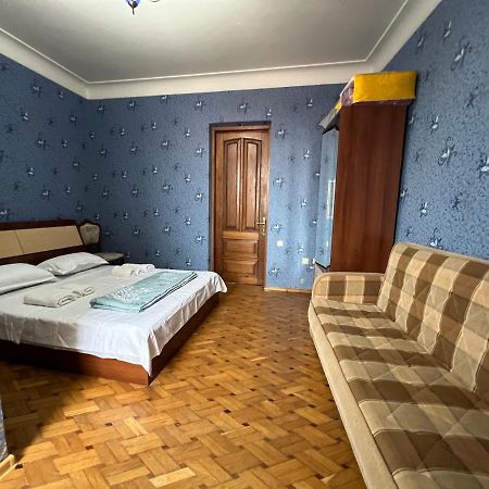 באטומי Twins Guest House מראה חיצוני תמונה