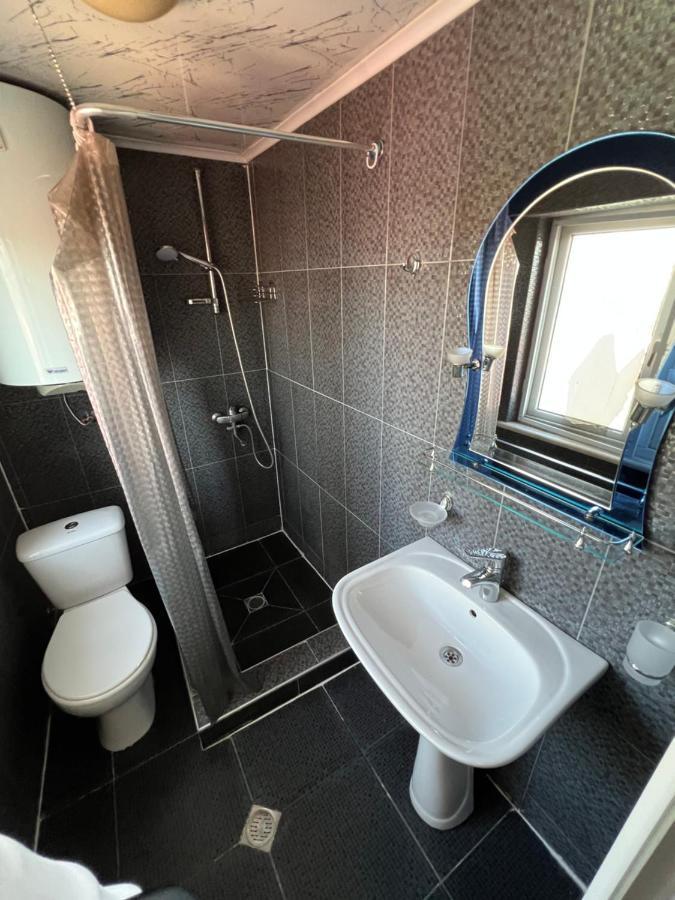 באטומי Twins Guest House מראה חיצוני תמונה