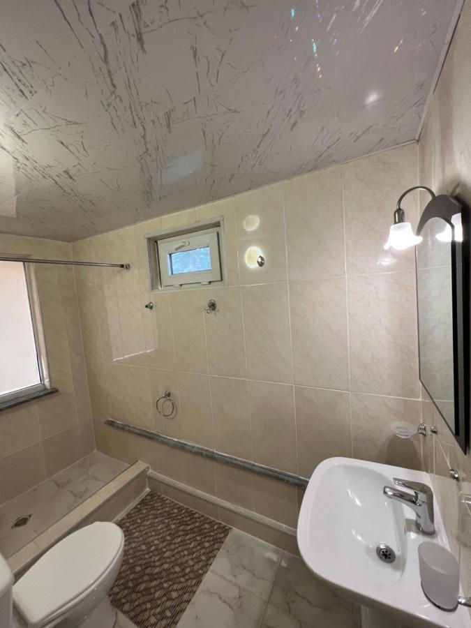 באטומי Twins Guest House מראה חיצוני תמונה