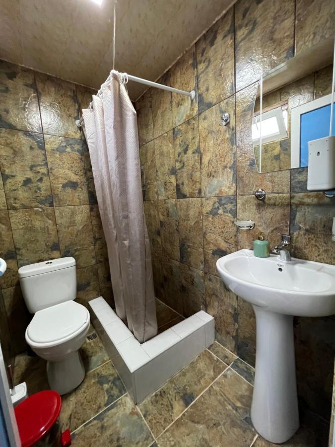 באטומי Twins Guest House מראה חיצוני תמונה