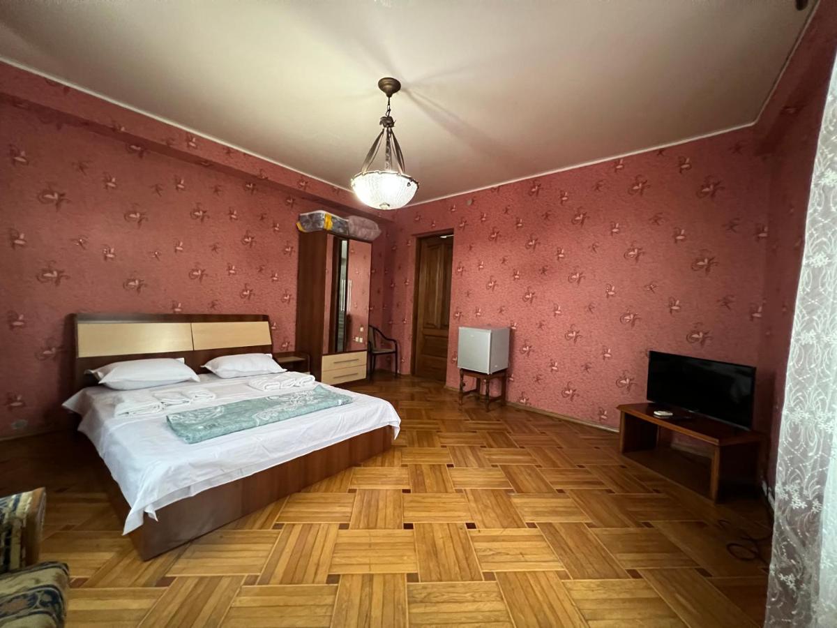 באטומי Twins Guest House מראה חיצוני תמונה
