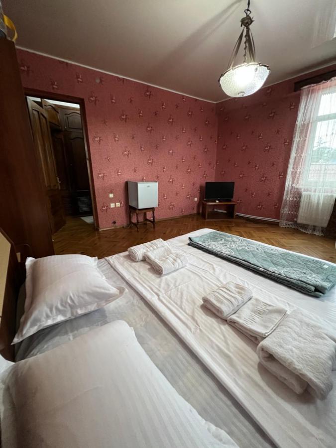 באטומי Twins Guest House מראה חיצוני תמונה
