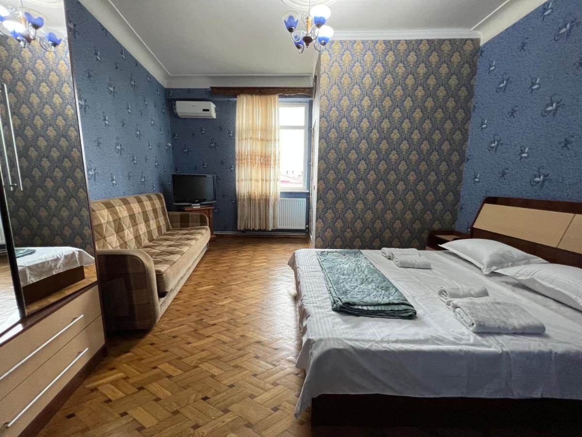 באטומי Twins Guest House מראה חיצוני תמונה