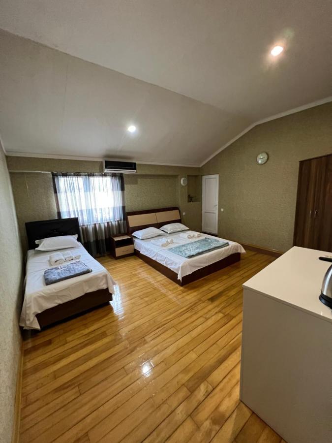 באטומי Twins Guest House מראה חיצוני תמונה